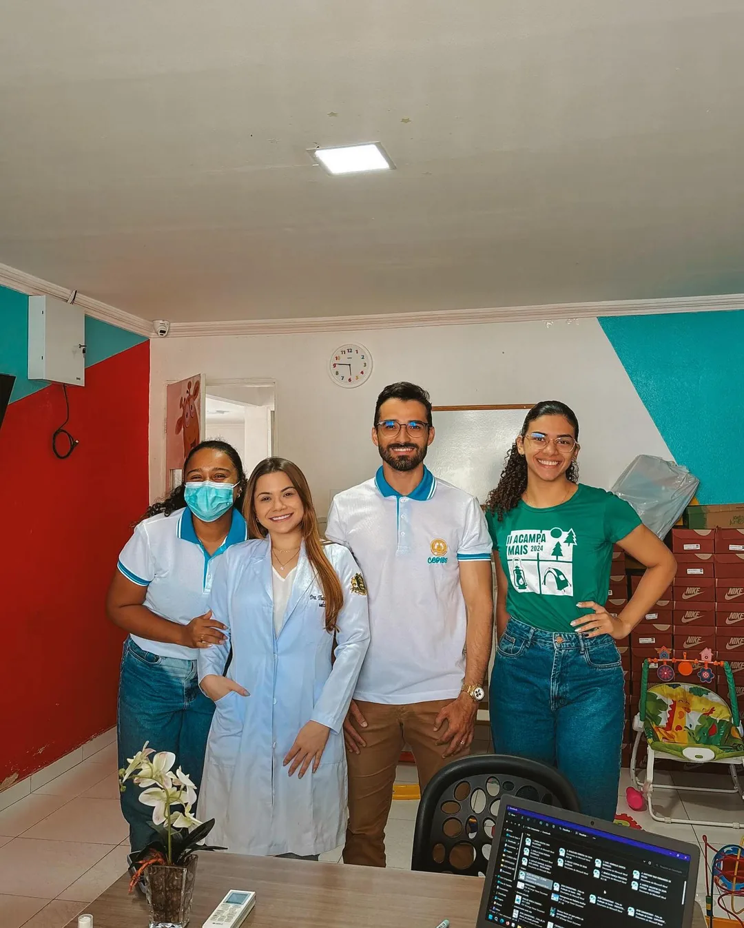 Equipe do CEDIBS reunida na sala de atendimento